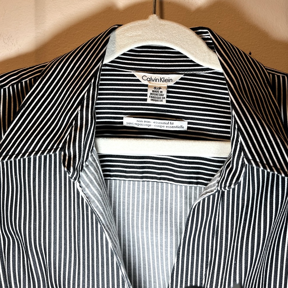 Calvin Klein Blouse - Picture 6 of 6